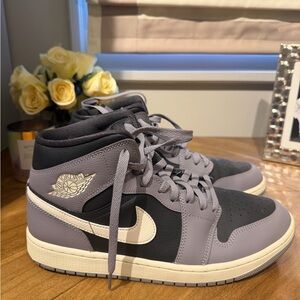 Nike Jordan Women's Sneakers in Black and Gray